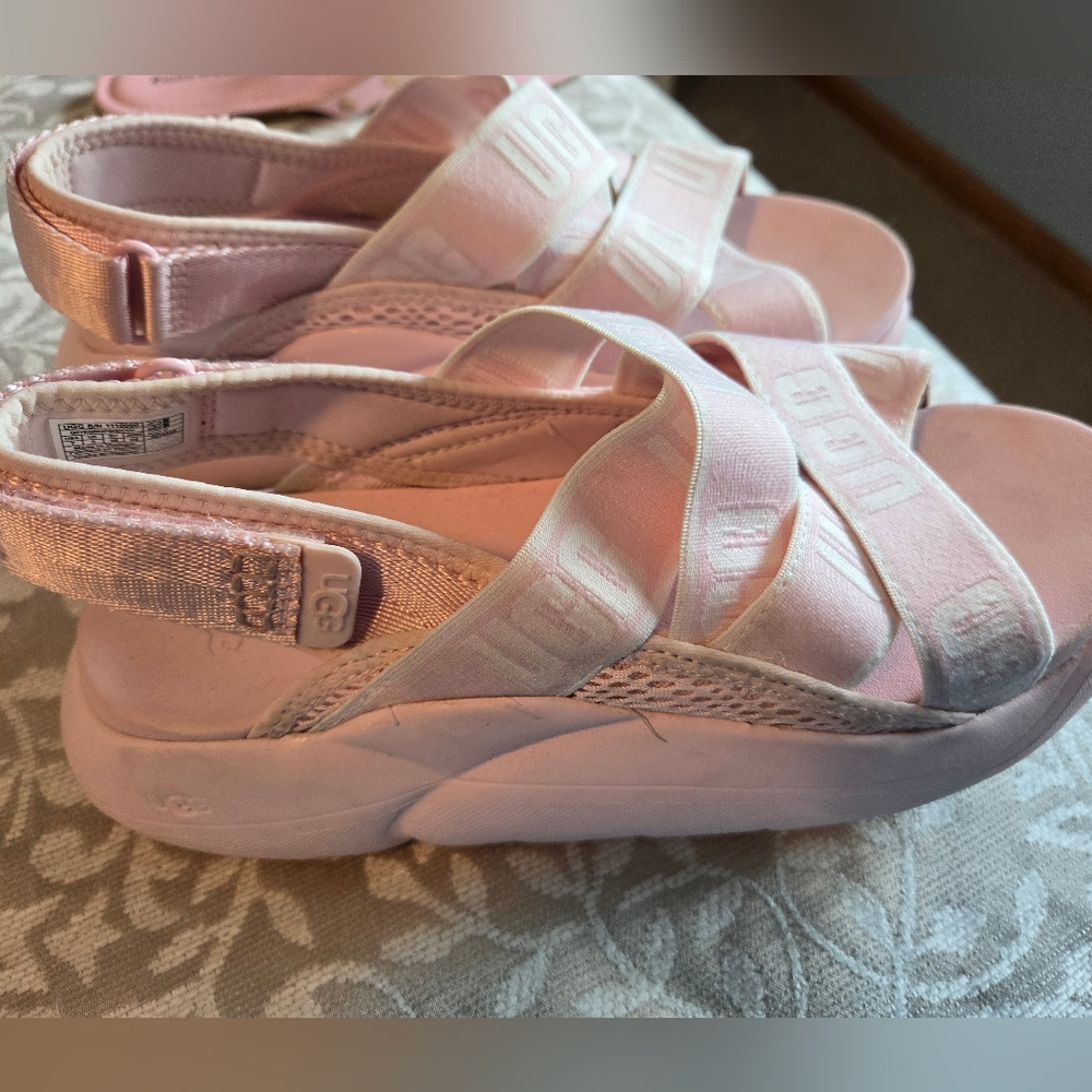 Ugg LA Cloud Sandals